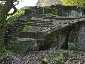 La Piramide Etrusca si Trova nel Cuore del Parco Naturale di Bomarzi